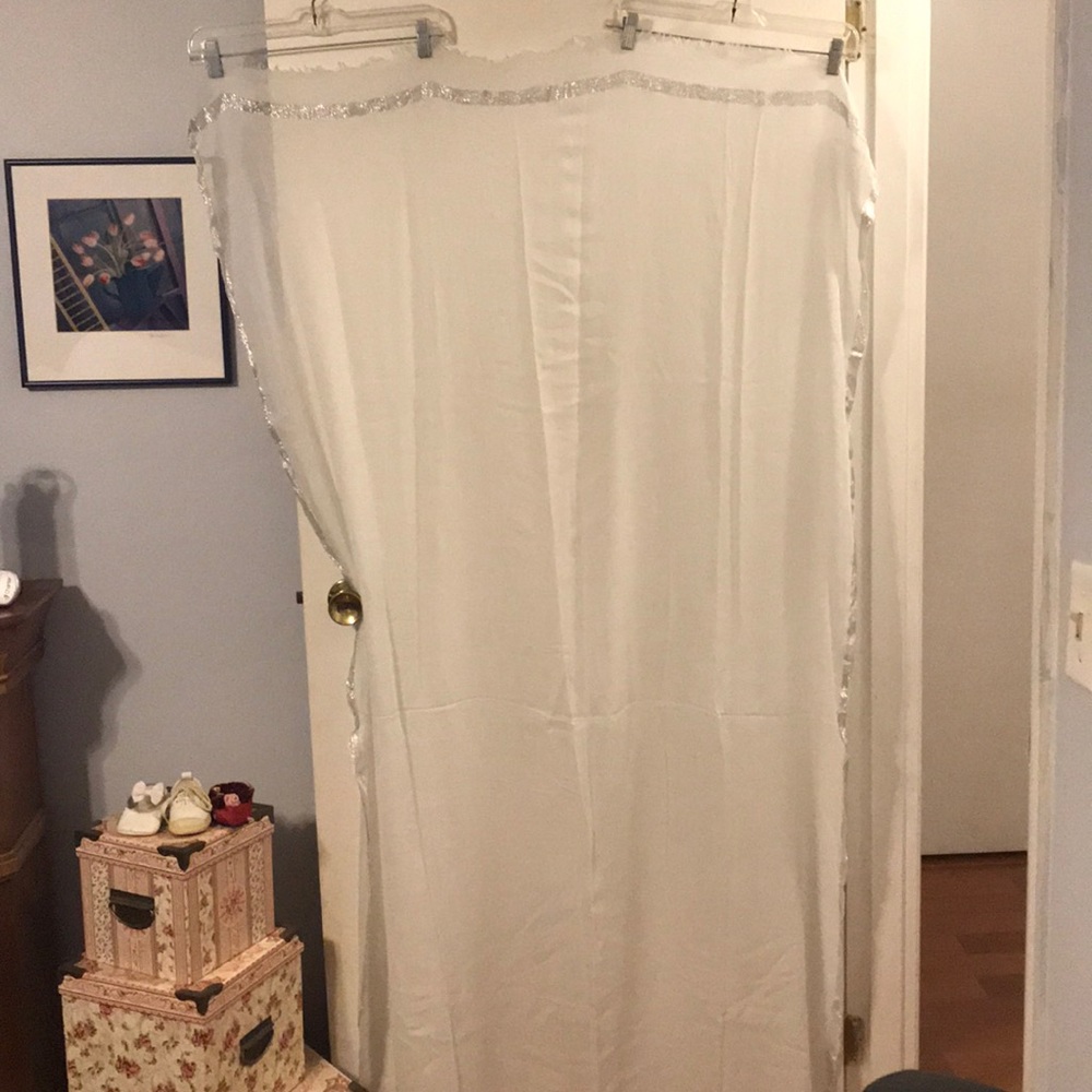 Simply Vera Wang cream/silver scarf